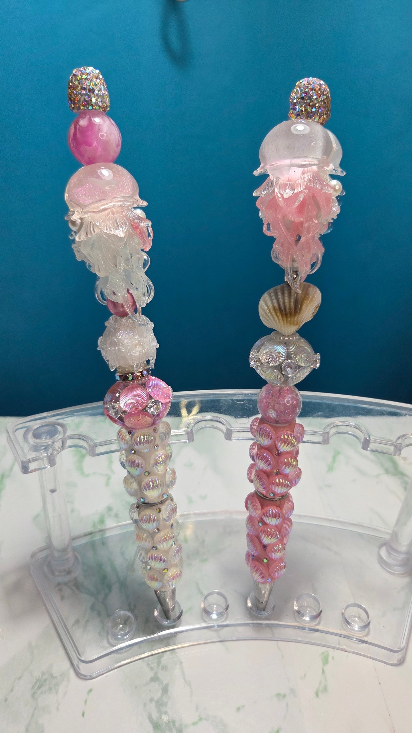 Pink Jellyfish Beadable Pen – display stand showing white and pink colorways