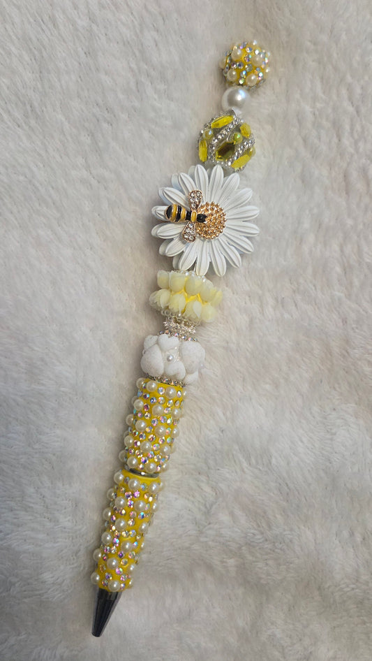 Yellow Daisy & Bee Beadable Pen – handmade floral beaded pen with white daisy focal and gold bee charm